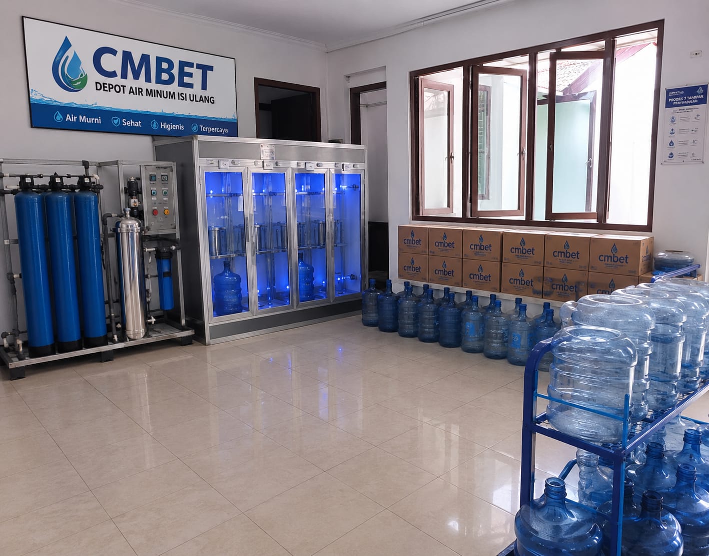 Interior Depot CMBET Pulo Gadung dengan mesin pengisian dan galon air minum